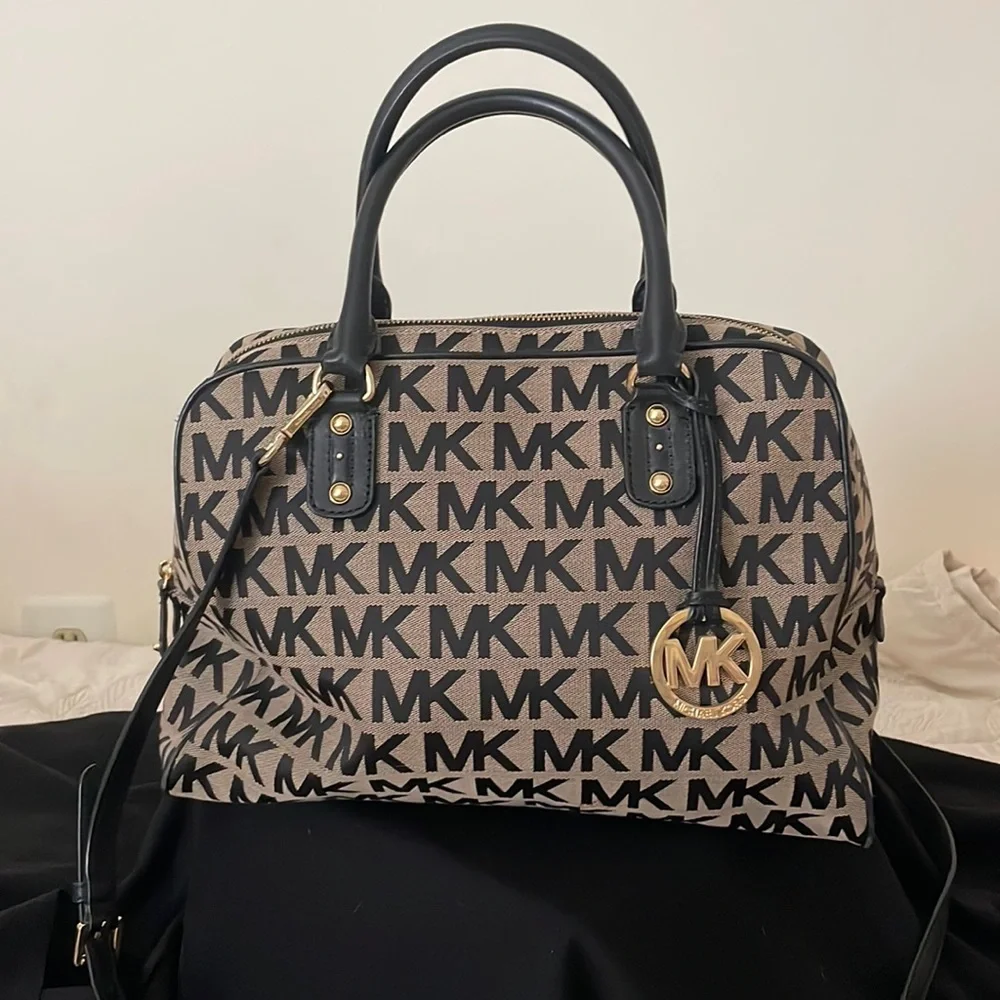 Michael Kors Purse - Picture 2 of 16